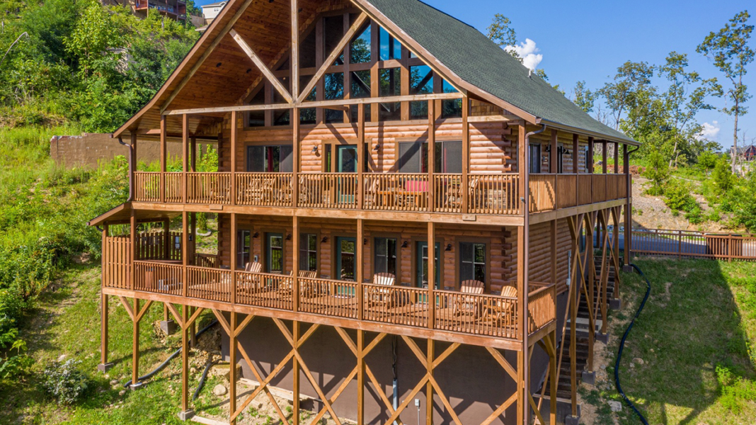 Luxury Cabin with A+ Amazing Views of Smoky Mountains, Gatlinburg, and Pigeon Forge