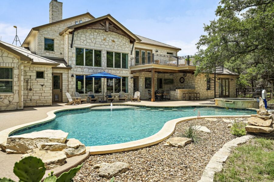 hcpl_hill-country-tx-big-red-chicken-estate